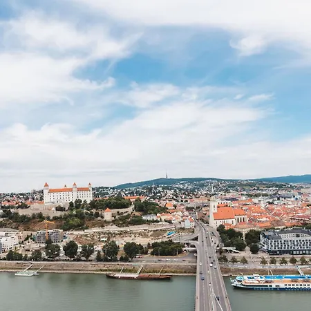 Vydrica - Under The Castle And River View Братислава